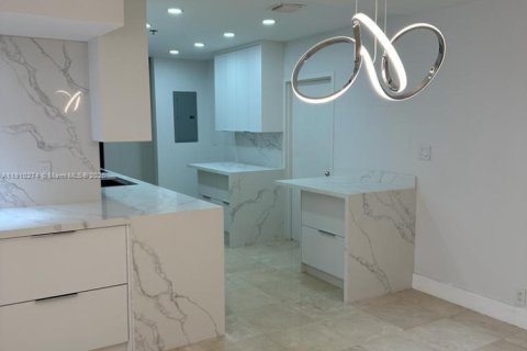 Condo in Key Biscayne, Florida, 3 bedrooms  № 2013114 - photo 8