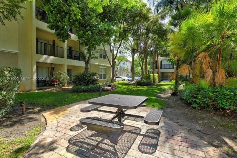 Condo in Coral Springs, Florida, 1 bedroom  № 2002279 - photo 11