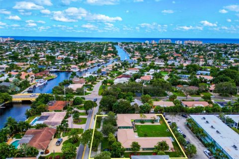 Commercial property in Lighthouse Point, Florida 258.64 sq.m. № 786046 - photo 1