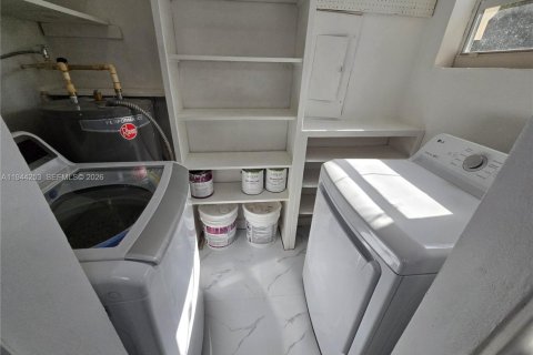 House in Miami, Florida 3 bedrooms, 94.02 sq.m. № 2001875 - photo 14