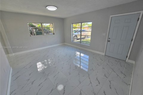 House in Miami, Florida 3 bedrooms, 94.02 sq.m. № 2001875 - photo 8