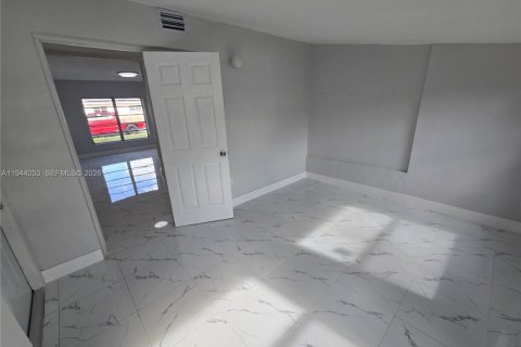House in Miami, Florida 3 bedrooms, 94.02 sq.m. № 2001875 - photo 18