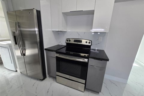 House in Miami, Florida 3 bedrooms, 94.02 sq.m. № 2001875 - photo 13