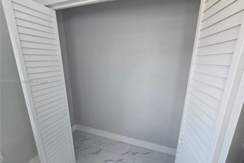 House in Miami, Florida 3 bedrooms, 94.02 sq.m. № 2001875 - photo 26