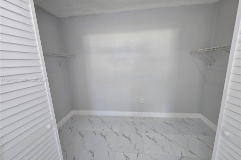 House in Miami, Florida 3 bedrooms, 94.02 sq.m. № 2001875 - photo 30