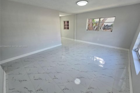 House in Miami, Florida 3 bedrooms, 94.02 sq.m. № 2001875 - photo 7