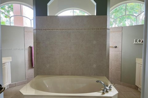 Купить виллу или дом в Корал-Спрингс, Флорида 3 комнаты, 211.63м2, № 2066512 - фото 13