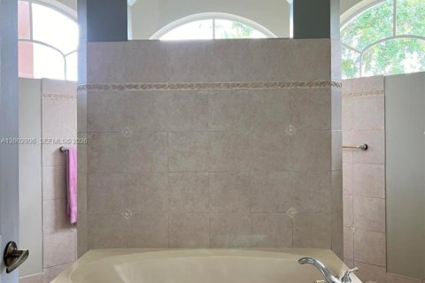 Купить виллу или дом в Корал-Спрингс, Флорида 3 комнаты, 211.63м2, № 2066512 - фото 14