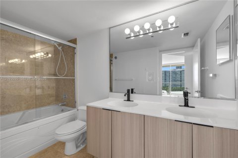 Copropriété à louer à Miami Beach, Floride: 2 chambres, 156.08 m2 № 2385013 - photo 16