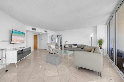 Copropriété à louer à Miami Beach, Floride: 2 chambres, 156.08 m2 № 2385013 - photo 8