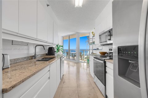 Copropriété à louer à Miami Beach, Floride: 2 chambres, 156.08 m2 № 2385013 - photo 12