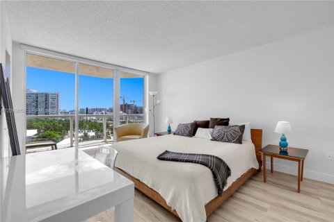 Copropriété à louer à Miami Beach, Floride: 2 chambres, 156.08 m2 № 2385013 - photo 13