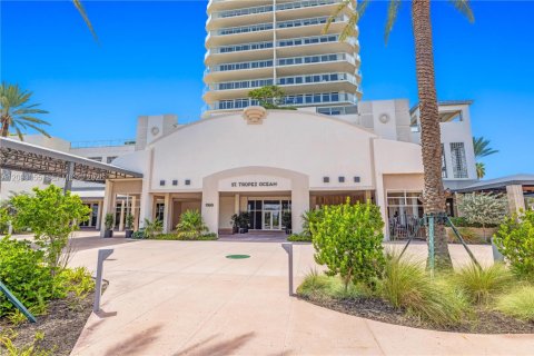Copropriété à louer à Miami Beach, Floride: 2 chambres, 156.08 m2 № 2385013 - photo 28
