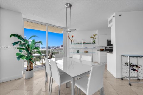 Copropriété à louer à Miami Beach, Floride: 2 chambres, 156.08 m2 № 2385013 - photo 10