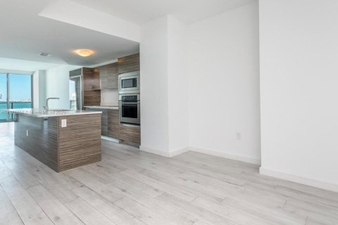 Condo in Miami, Florida, 2 bedrooms № 1975715 - photo 4