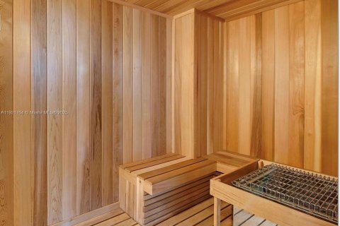 Condo in Miami, Florida, 2 bedrooms № 1975715 - photo 9