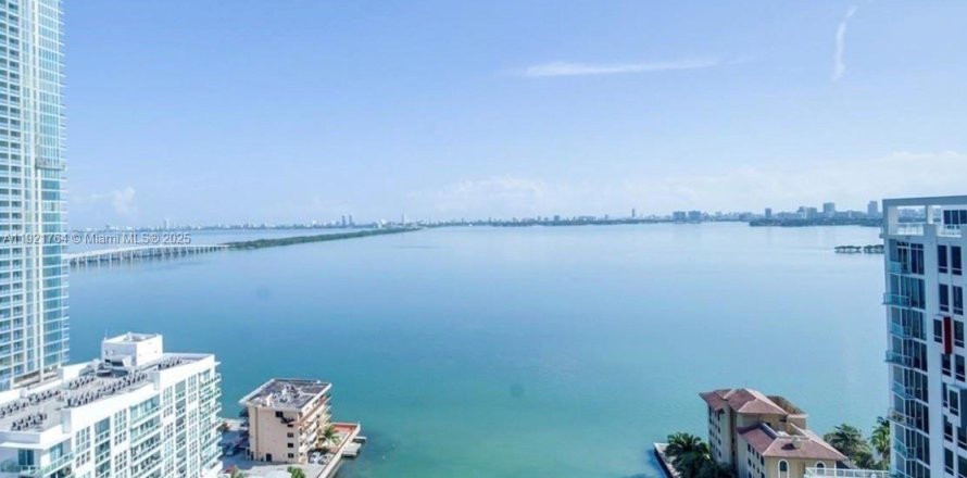 Condo in Miami, Florida, 2 bedrooms № 1975715