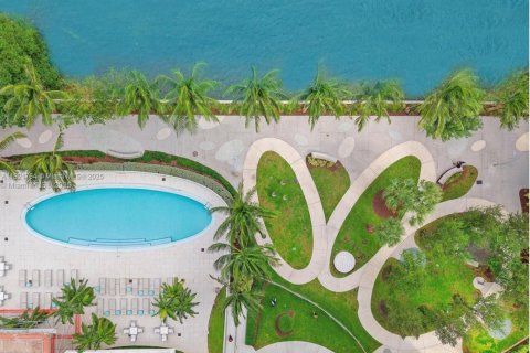 Condo in Miami, Florida, 2 bedrooms № 1975715 - photo 12