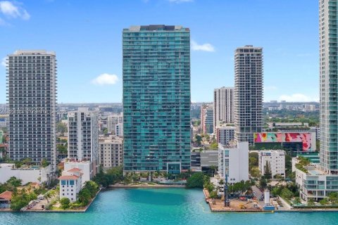 Condo in Miami, Florida, 2 bedrooms № 1975715 - photo 8