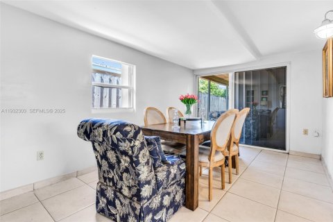 Villa ou maison à vendre à Miami, Floride: 3 chambres, 124.12 m2 № 1991481 - photo 11