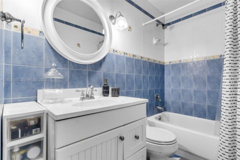 Villa ou maison à vendre à Miami, Floride: 3 chambres, 124.12 m2 № 1991481 - photo 16