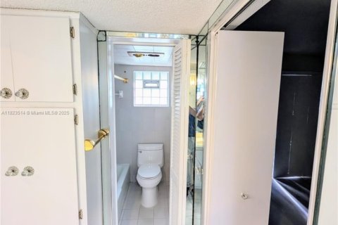 Condominio en venta en Pembroke Pines, Florida, 2 dormitorios, 83.61 m2 № 1790291 - foto 19
