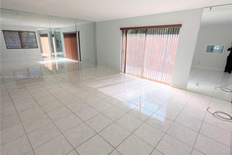 Condominio en venta en Pembroke Pines, Florida, 2 dormitorios, 83.61 m2 № 1790291 - foto 6