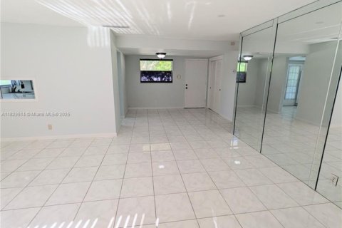 Condominio en venta en Pembroke Pines, Florida, 2 dormitorios, 83.61 m2 № 1790291 - foto 8