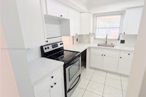 Condominio en venta en Pembroke Pines, Florida, 2 dormitorios, 83.61 m2 № 1790291 - foto 1