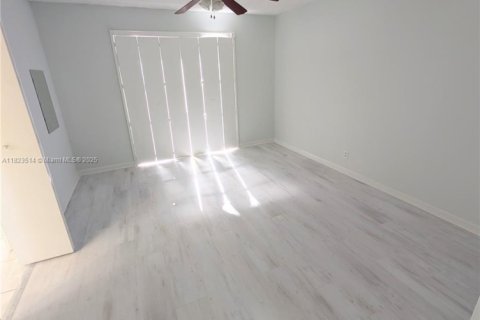 Condominio en venta en Pembroke Pines, Florida, 2 dormitorios, 83.61 m2 № 1790291 - foto 13