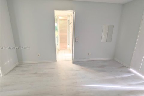 Condominio en venta en Pembroke Pines, Florida, 2 dormitorios, 83.61 m2 № 1790291 - foto 16