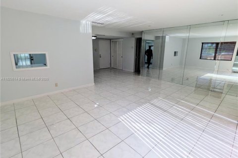 Condominio en venta en Pembroke Pines, Florida, 2 dormitorios, 83.61 m2 № 1790291 - foto 7