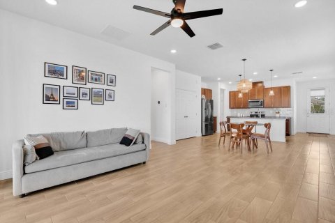 Apartamento en alquiler en Clermont, Florida, 3 dormitorios, 175.59 m2 № 1917162 - foto 10