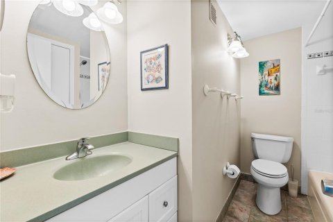 Condo in New Smyrna Beach, Florida, 2 bedrooms  № 1256342 - photo 13
