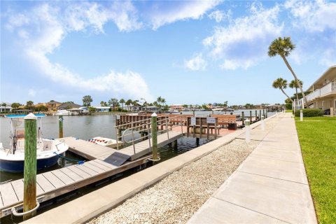 Condo in New Smyrna Beach, Florida, 2 bedrooms  № 1256342 - photo 22