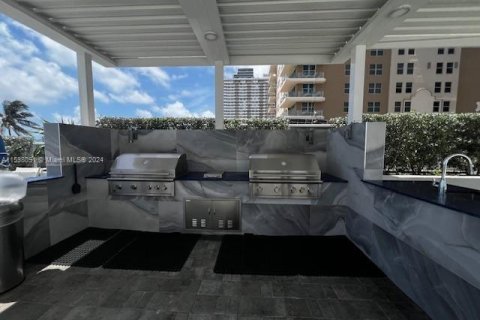 Condominio en venta en Hallandale Beach, Florida, 1 dormitorio, 89.19 m2 № 2035289 - foto 15