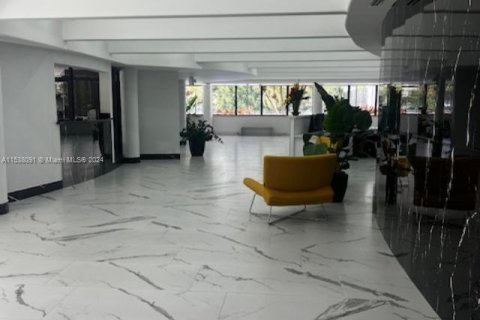 Condominio en venta en Hallandale Beach, Florida, 1 dormitorio, 89.19 m2 № 2035289 - foto 28