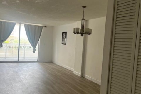 Condominio en venta en Hallandale Beach, Florida, 1 dormitorio, 89.19 m2 № 2035289 - foto 20