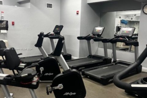 Condominio en venta en Hallandale Beach, Florida, 1 dormitorio, 89.19 m2 № 2035289 - foto 25