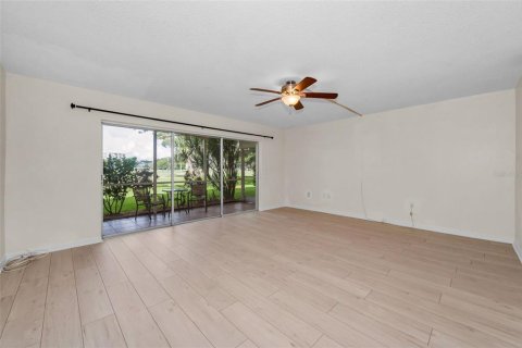 Condo in Largo, Florida, 2 bedrooms  № 1883383 - photo 15
