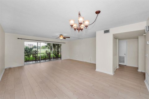 Condo in Largo, Florida, 2 bedrooms  № 1883383 - photo 7