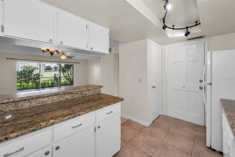 Condo in Largo, Florida, 2 bedrooms  № 1883383 - photo 16
