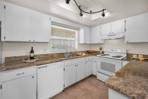 Condo in Largo, Florida, 2 bedrooms  № 1883383 - photo 13