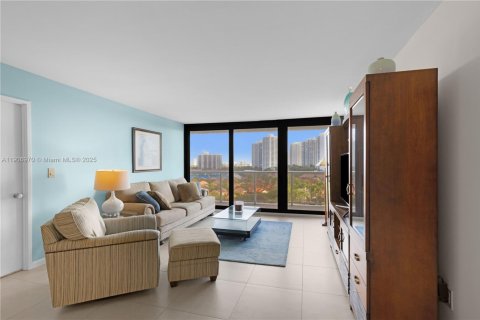 Купить кондоминиум в Авентура, Флорида 2 спальни, 99.22м2, № 1965806 - фото 3