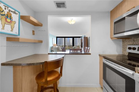 Купить кондоминиум в Авентура, Флорида 2 спальни, 99.22м2, № 1965806 - фото 7