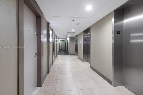 Купить кондоминиум в Авентура, Флорида 2 спальни, 99.22м2, № 1965806 - фото 21