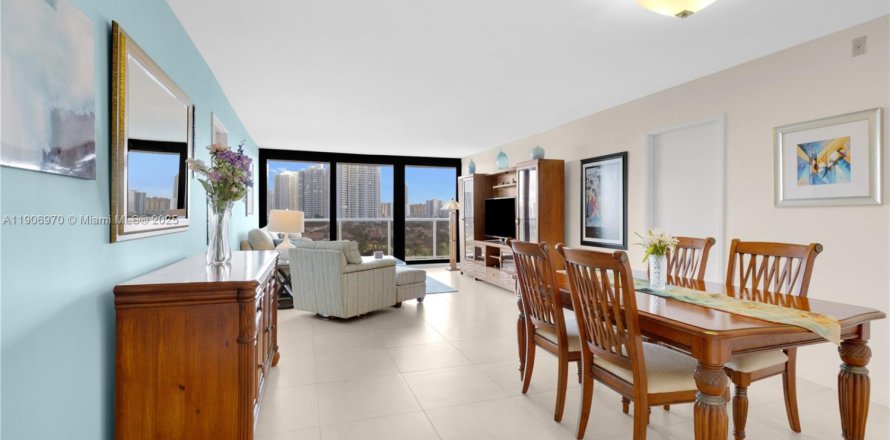 Кондоминиум с 2 спальнями в Авентура, Флорида № 1965806