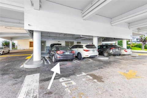 Купить кондоминиум в Авентура, Флорида 2 спальни, 99.22м2, № 1965806 - фото 20