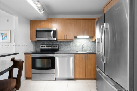 Купить кондоминиум в Авентура, Флорида 2 спальни, 99.22м2, № 1965806 - фото 6