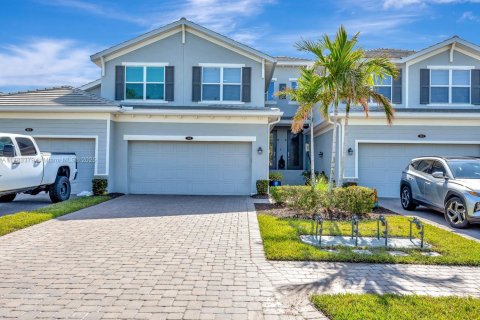 House in Bradenton, Florida 3 bedrooms, 195.28 sq.m. № 1705870 - photo 1